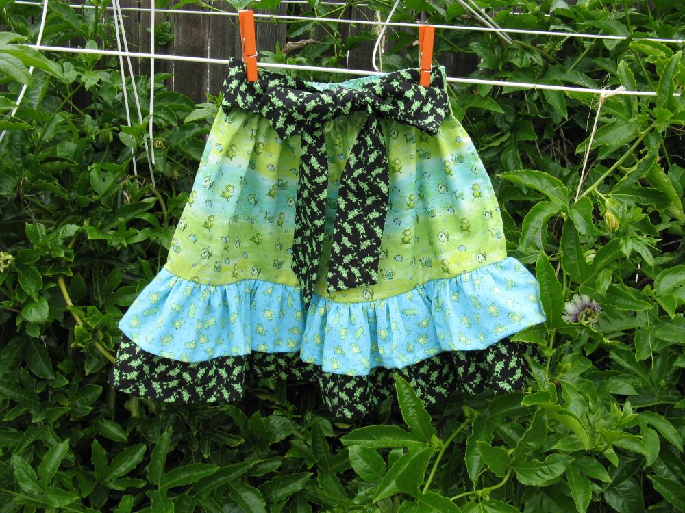 Ruffle Skirt Child Skirt Blue, Green Black Frog Fabric Size 5