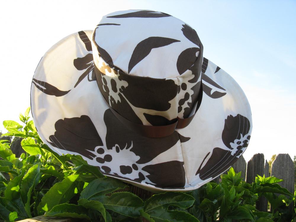 Wide Brim Sun Hat In Brown & White Floral Print