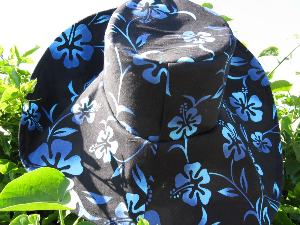 Wide Brim Sunhat In Black Blue Tropical Flower Print
